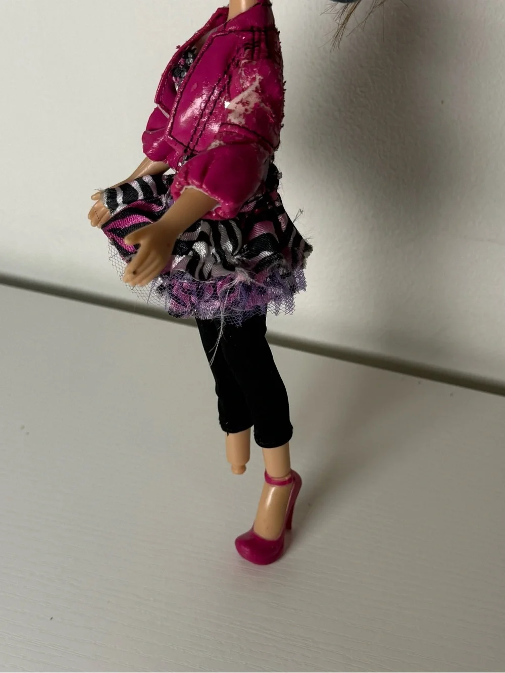 Bratz Twiins Phoebe Outfit [Missing a heel] [jacket is peeling/cracking]